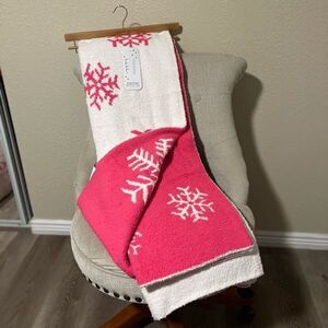 Nicole Miller Christmas Snowflake Viral Blanket!